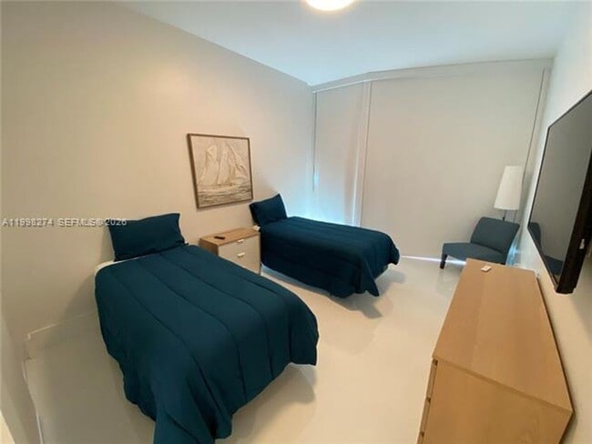 Building Photo - 17301 Biscayne Blvd