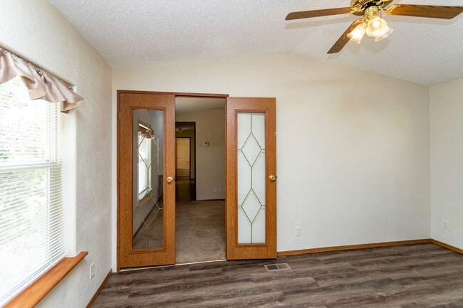 Building Photo - Charming Home on a Spacious Lot with No HOA!