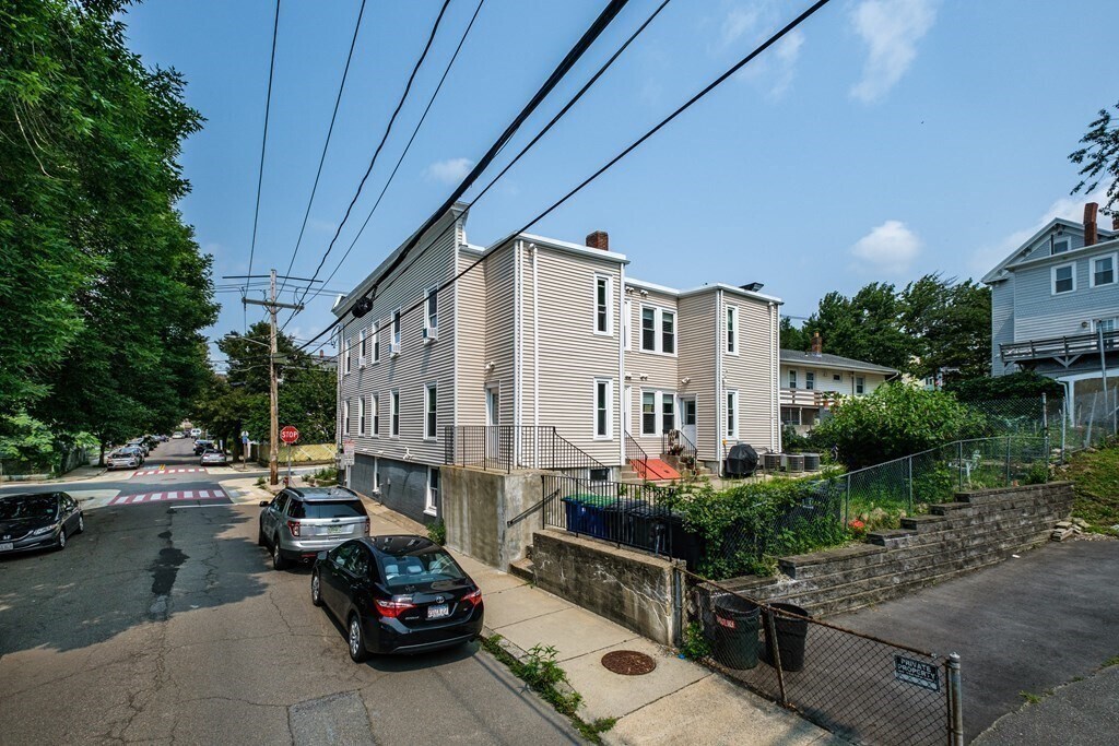 Building Photo - 112 Glen St