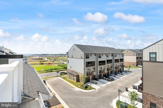 Building Photo - 1747 Riverbluff Ave