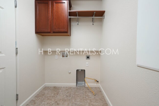 Building Photo - Cambridge Place - Charming 3-Bedroom with ...
