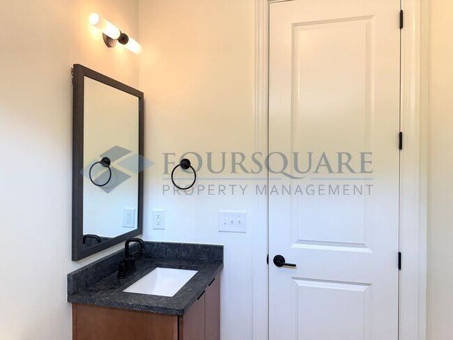 Building Photo - Beautiful  3-Bedroom Home with Loft, Screened Deck & Fenced Backyard – Convenient to Duke Univers...
