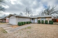 Building Photo - 811 Brentwood Ln