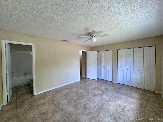 Building Photo - 704 Riverside Dr