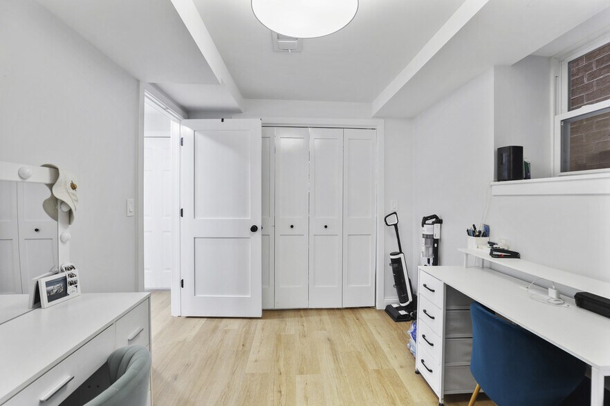 Building Photo - 520 N Ada St