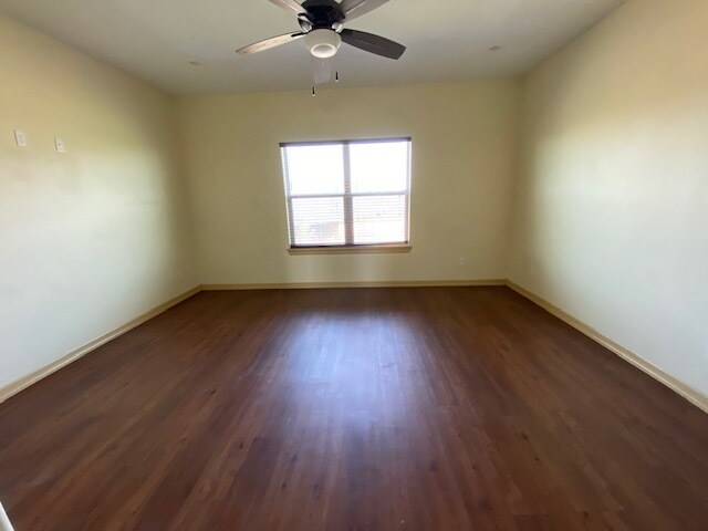 Building Photo - 3820 W Daffodil Ave