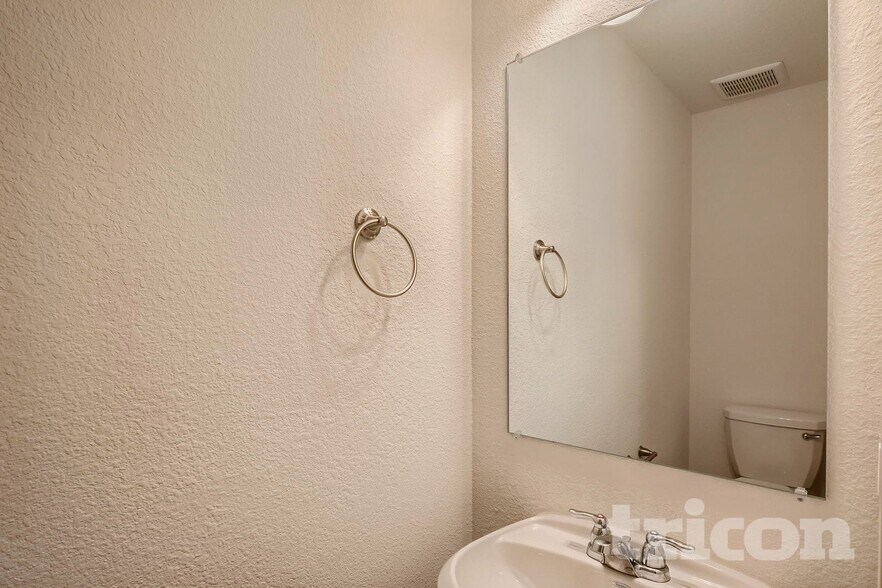 Building Photo - 1348 Renoir Dr