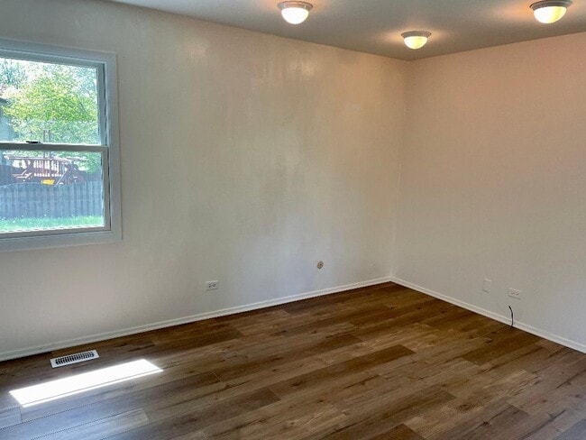Building Photo - 401 Castlewood Ln