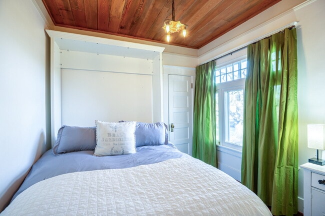 Building Photo - Rare Character Craftsman Bungalow in The H...