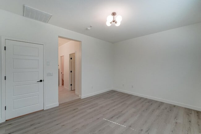 Building Photo - 5550 N 16th St