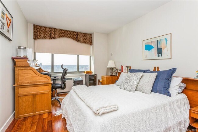 Building Photo - 10 City Pl