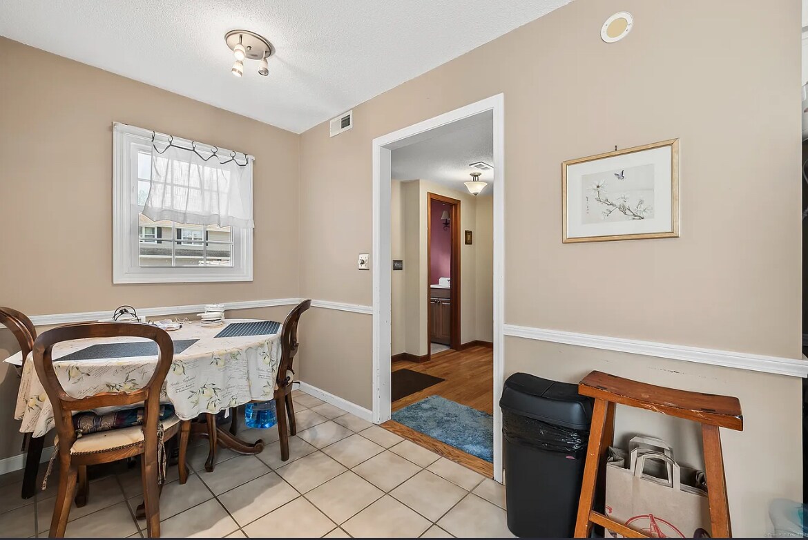 Building Photo - 1293 New Britain Ave