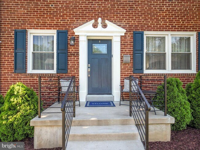 Building Photo - 2605 Arcola Ave