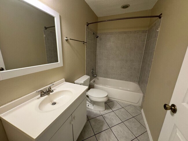 Building Photo - 10138 Inridge