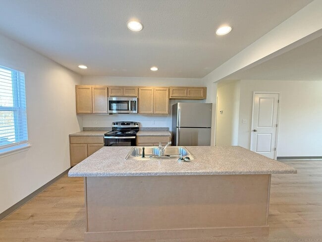 Building Photo - 8125 N Brown Station Rd