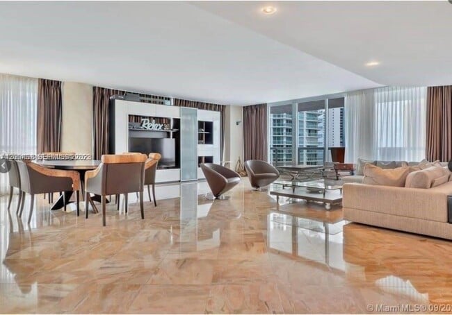 Building Photo - 16500 Collins Ave
