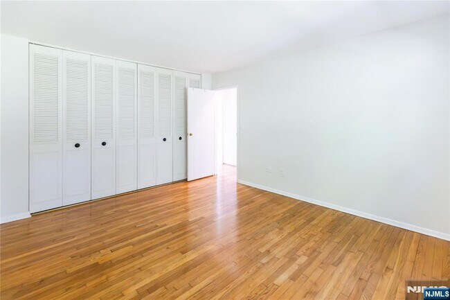 Building Photo - 108 Regency