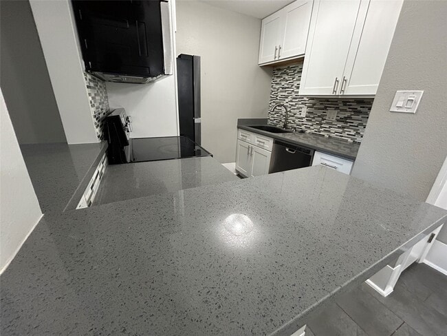 Building Photo - 5550 N Braeswood Blvd