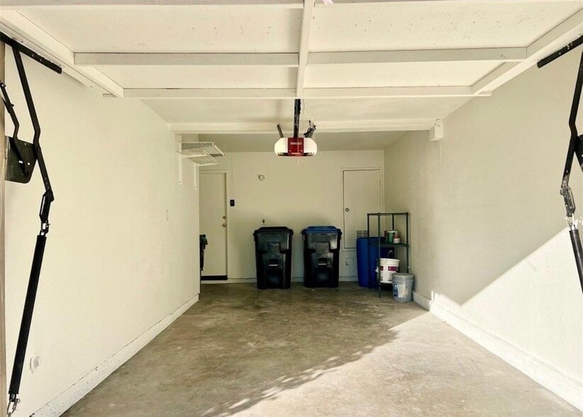 Building Photo - 27533 Calinda