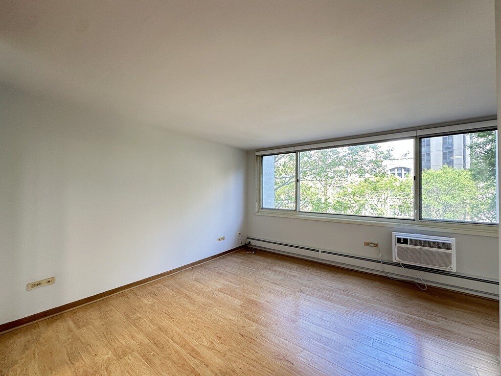 Building Photo - 1442 N Dearborn St