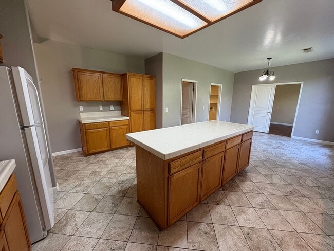 Building Photo - Two story home in SW Visalia coming soon!