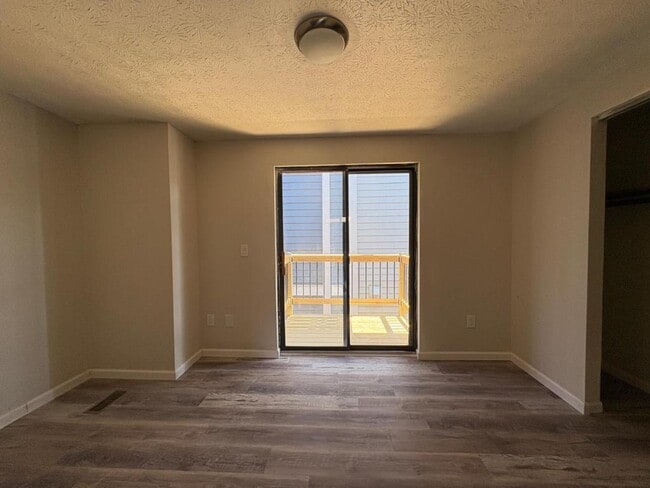 Building Photo - 124 W 9th Ave