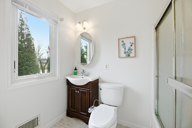 Building Photo - 150 Hankins Rd