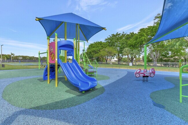 Building Photo - 12372 Cascades Pointe Dr