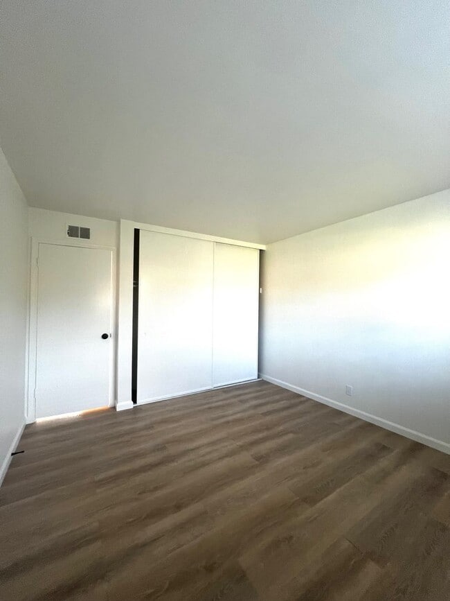 Building Photo - Spacious 4-bedroom, 2.5-bath Home Fountain Valley