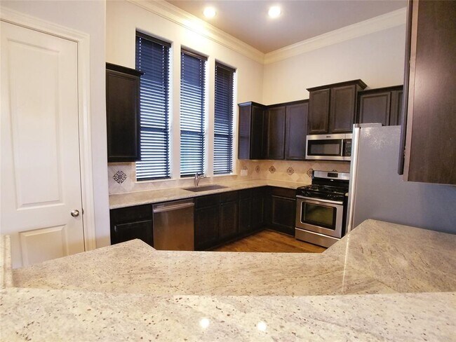 Building Photo - 2311 Arabelle St
