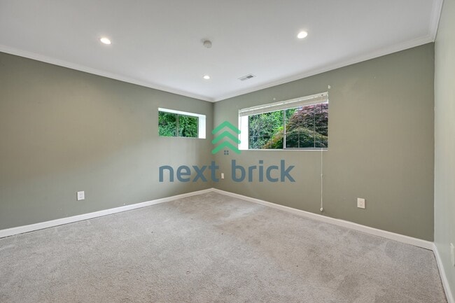 Building Photo - Move-In Ready 4 Bedroom Home in Prime Bellevue Location
