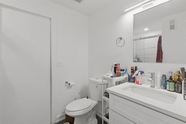 Building Photo - 4939 N St Louis Ave