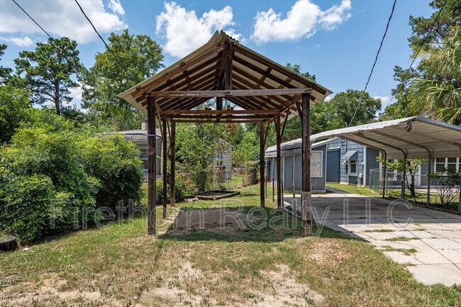 Building Photo - 2528 Luz Dr