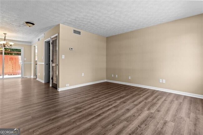 Building Photo - 392 Northdale Ct
