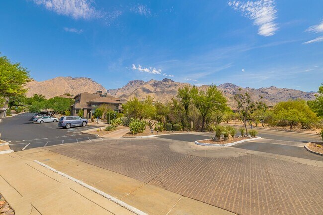 Building Photo - 5855 N Kolb Rd