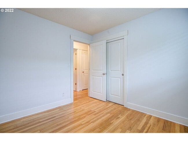 Building Photo - Lovely Ranch style home with park like rear fenced yard, Commonwealth lake Park just around the c...