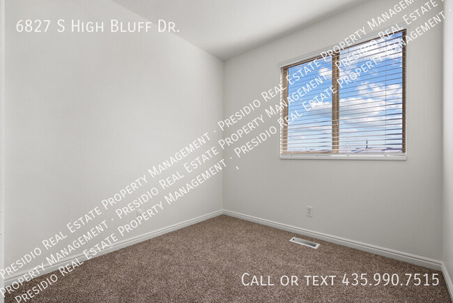 Building Photo - 6827 S High Bluff Dr