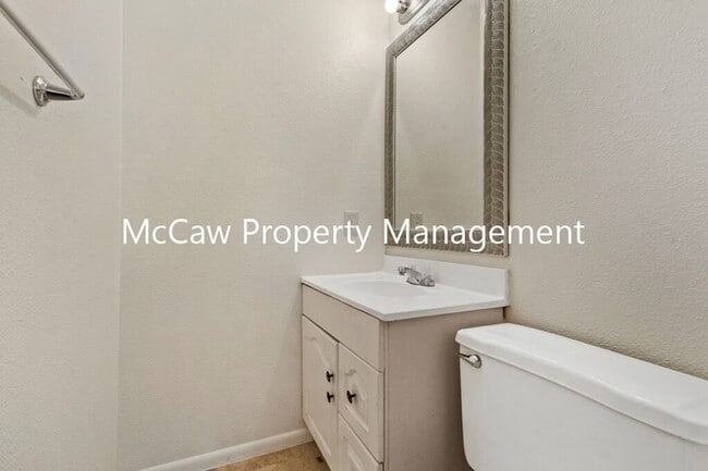 Building Photo - 2600 Bluebird Ln