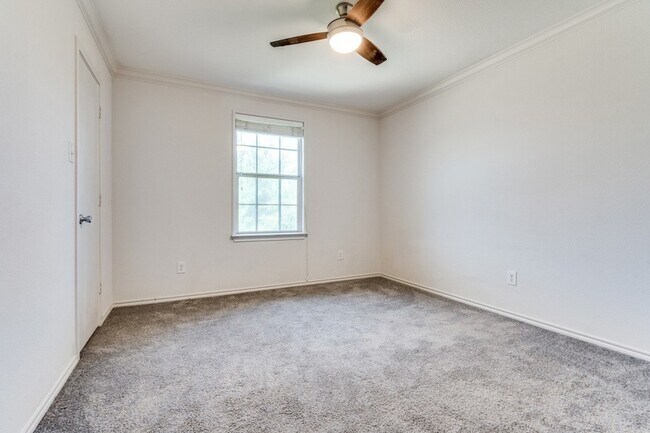 Building Photo - 320 S Mesa Verde Way