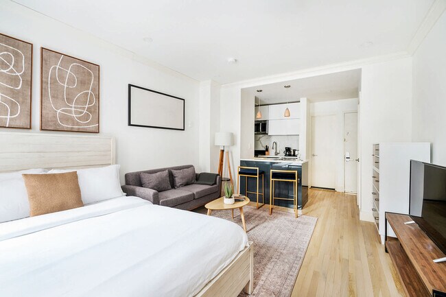 Building Photo - 1597 York Ave