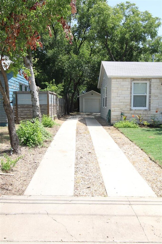 Building Photo - 4606 Wally Ave