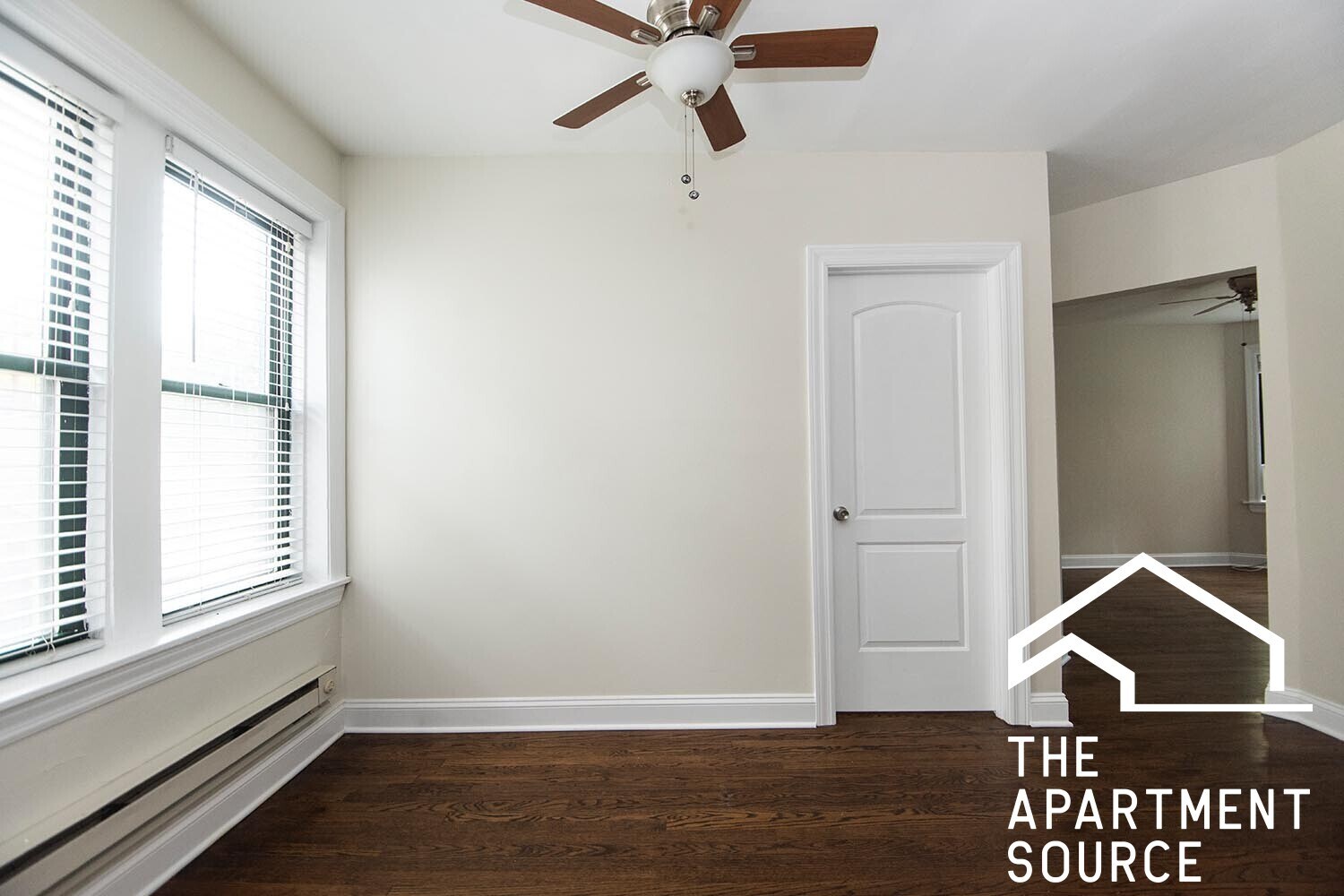 Building Photo - 3855 N Greenview Ave