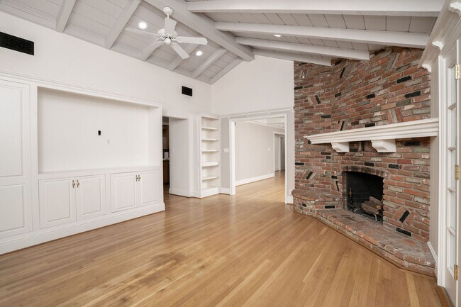 Building Photo - 5360 Bothwell Rd