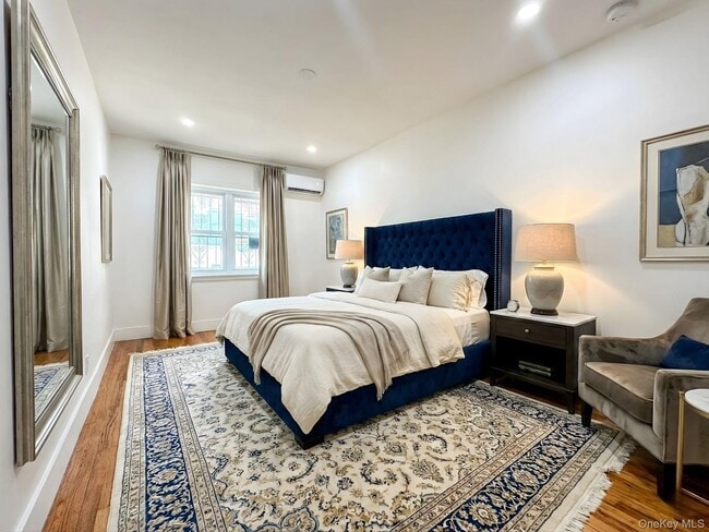 Building Photo - 1262 E 98th St