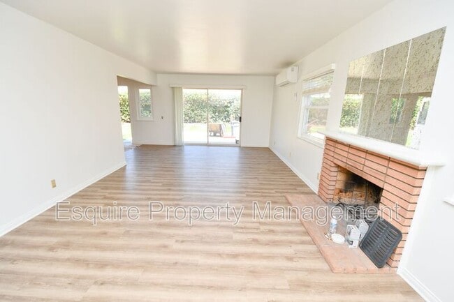 Building Photo - 3243 Curt Dr