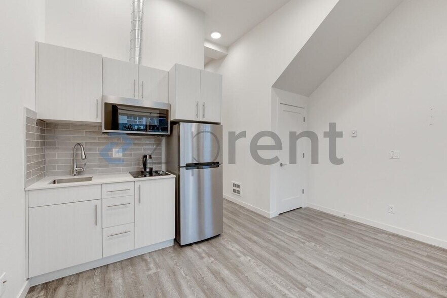 Building Photo - 6736 15th Ave NW