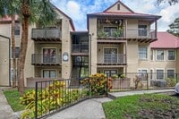 Building Photo - Newly Renovated Ground Floor Condo in Gate...