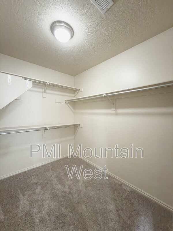 Building Photo - 955 Alton Dr