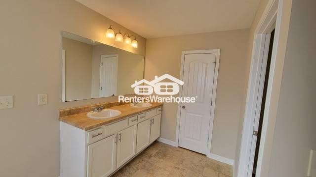 Building Photo - 5518 Waverly Park Dr