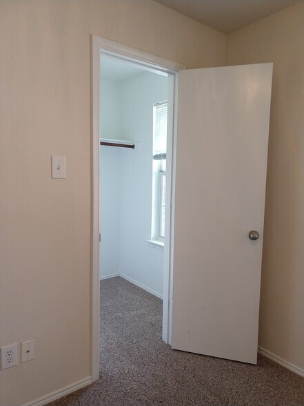 FRONT BEDROOM CLOSET - 510 Oxford Loop